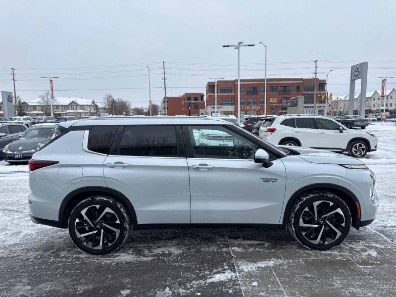 2024 Mitsubishi Outlander Plug-In Hybrid SEL S-AWC Photo4