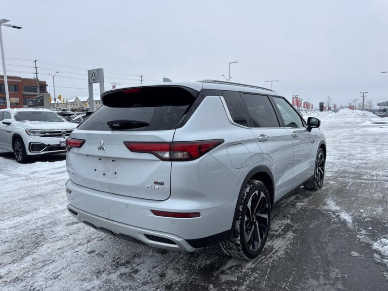 2024 Mitsubishi Outlander Plug-In Hybrid SEL S-AWC Photo