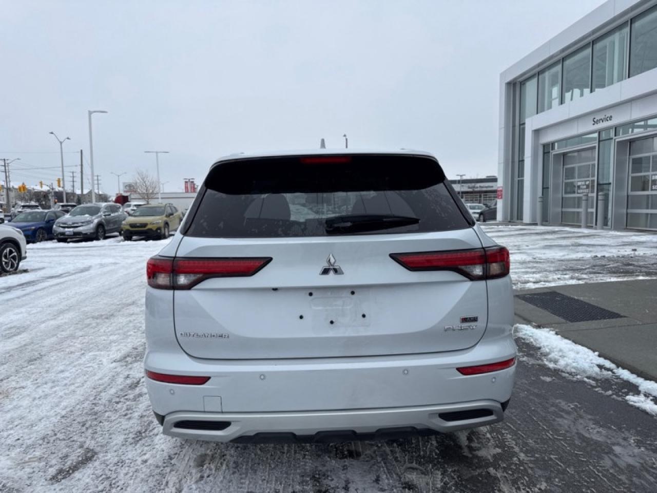 2024 Mitsubishi Outlander Plug-In Hybrid SEL S-AWC Photo