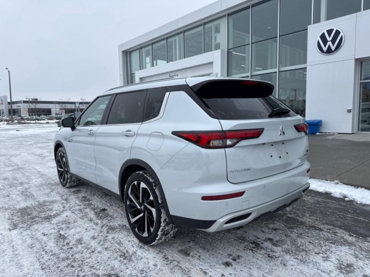 2024 Mitsubishi Outlander Plug-In Hybrid SEL S-AWC Photo