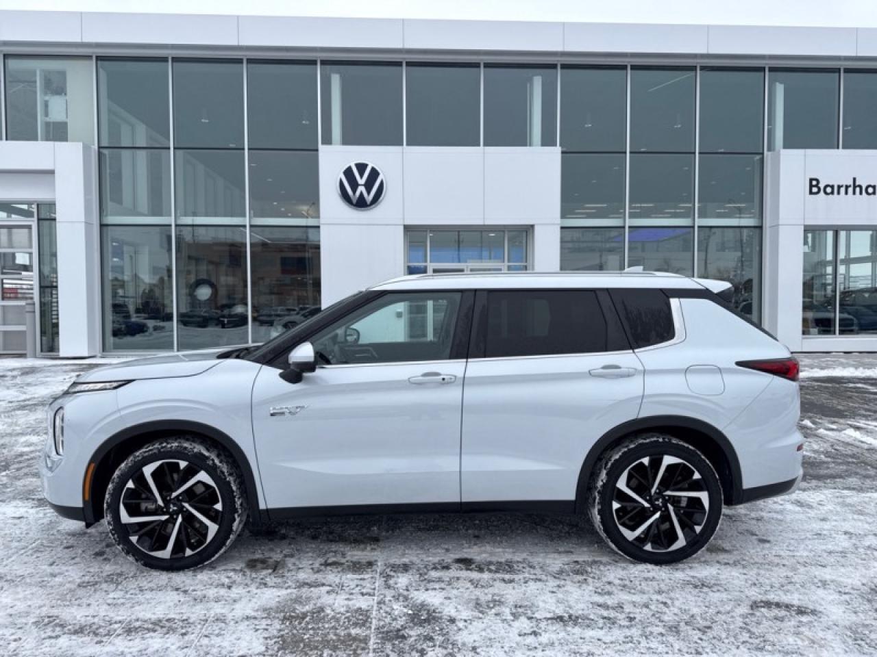 2024 Mitsubishi Outlander Plug-In Hybrid SEL S-AWC Photo