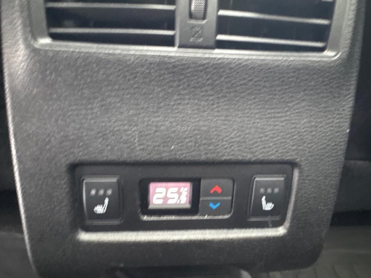 2024 Mitsubishi Outlander Plug-In Hybrid SEL S-AWC Photo