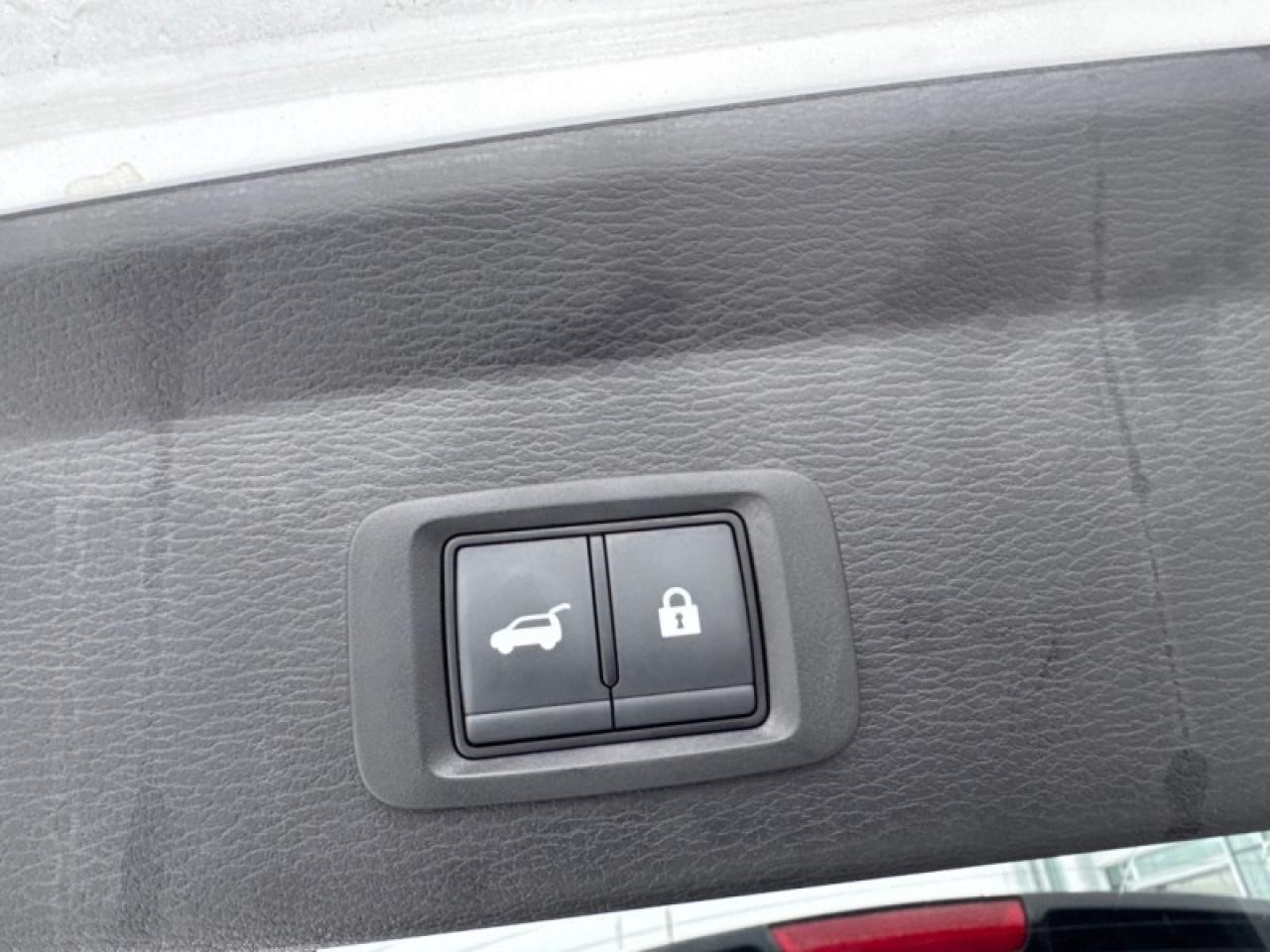 2024 Mitsubishi Outlander Plug-In Hybrid SEL S-AWC Photo