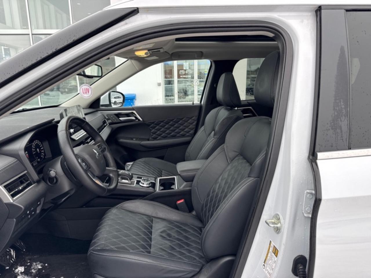 2024 Mitsubishi Outlander Plug-In Hybrid SEL S-AWC Photo