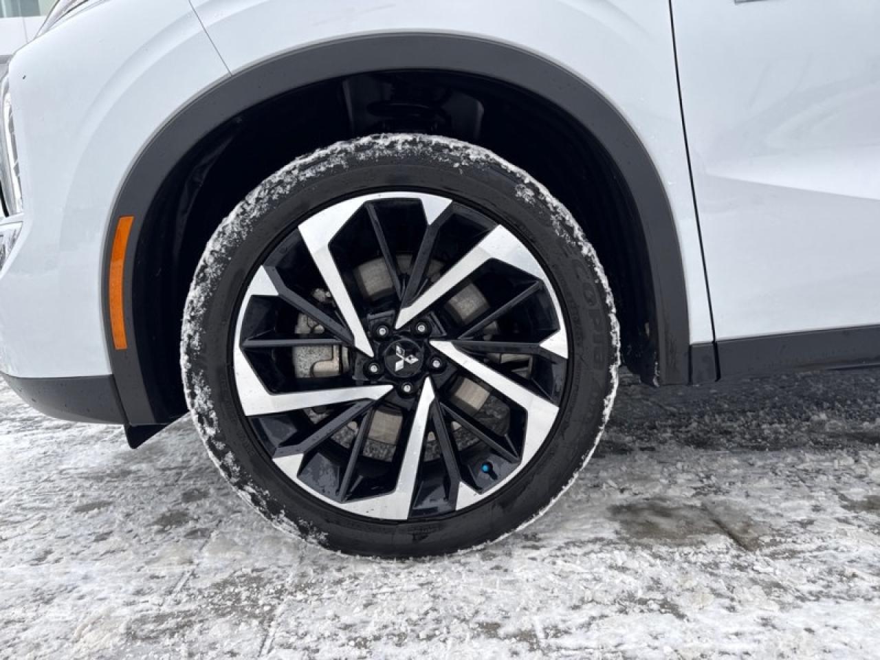 2024 Mitsubishi Outlander Plug-In Hybrid SEL S-AWC Photo