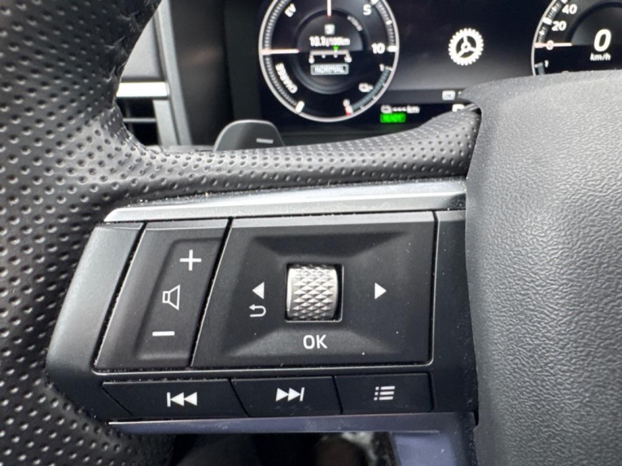 2024 Mitsubishi Outlander Plug-In Hybrid SEL S-AWC Photo