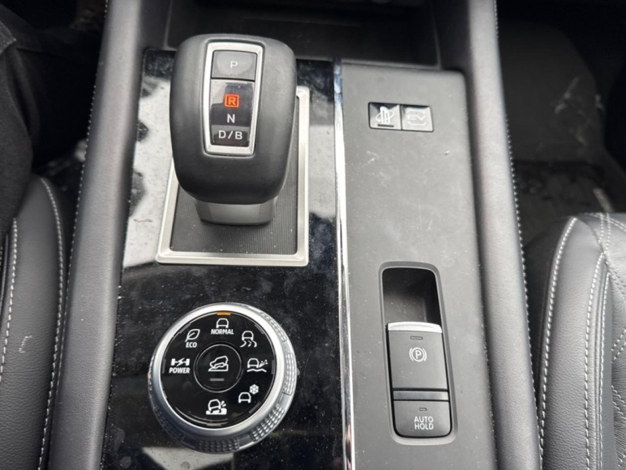 2024 Mitsubishi Outlander Plug-In Hybrid SEL S-AWC Photo