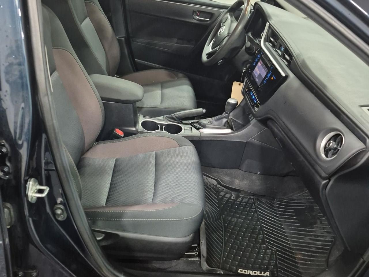 2019 Toyota Corolla LE Photo1