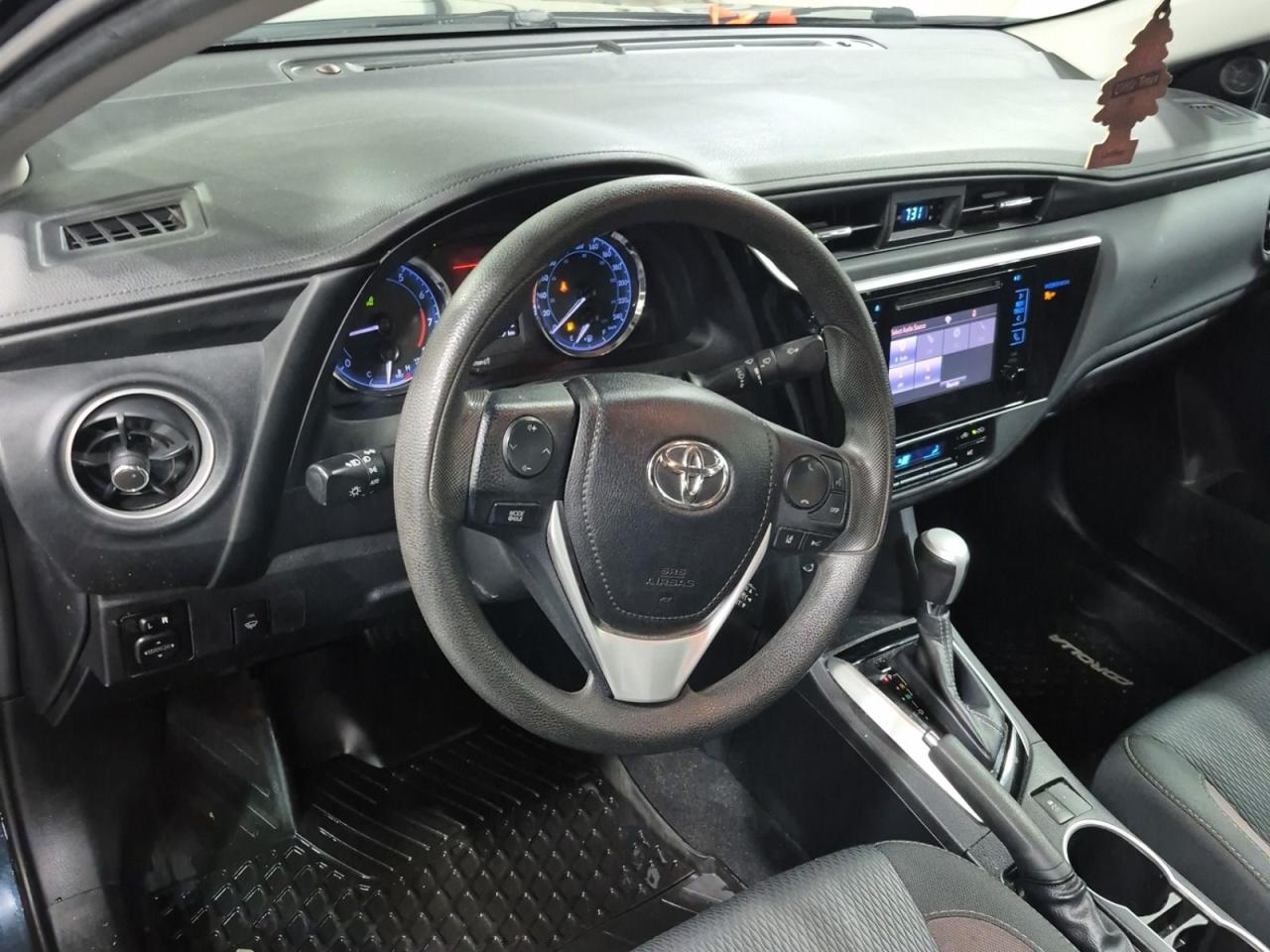 2019 Toyota Corolla LE Photo