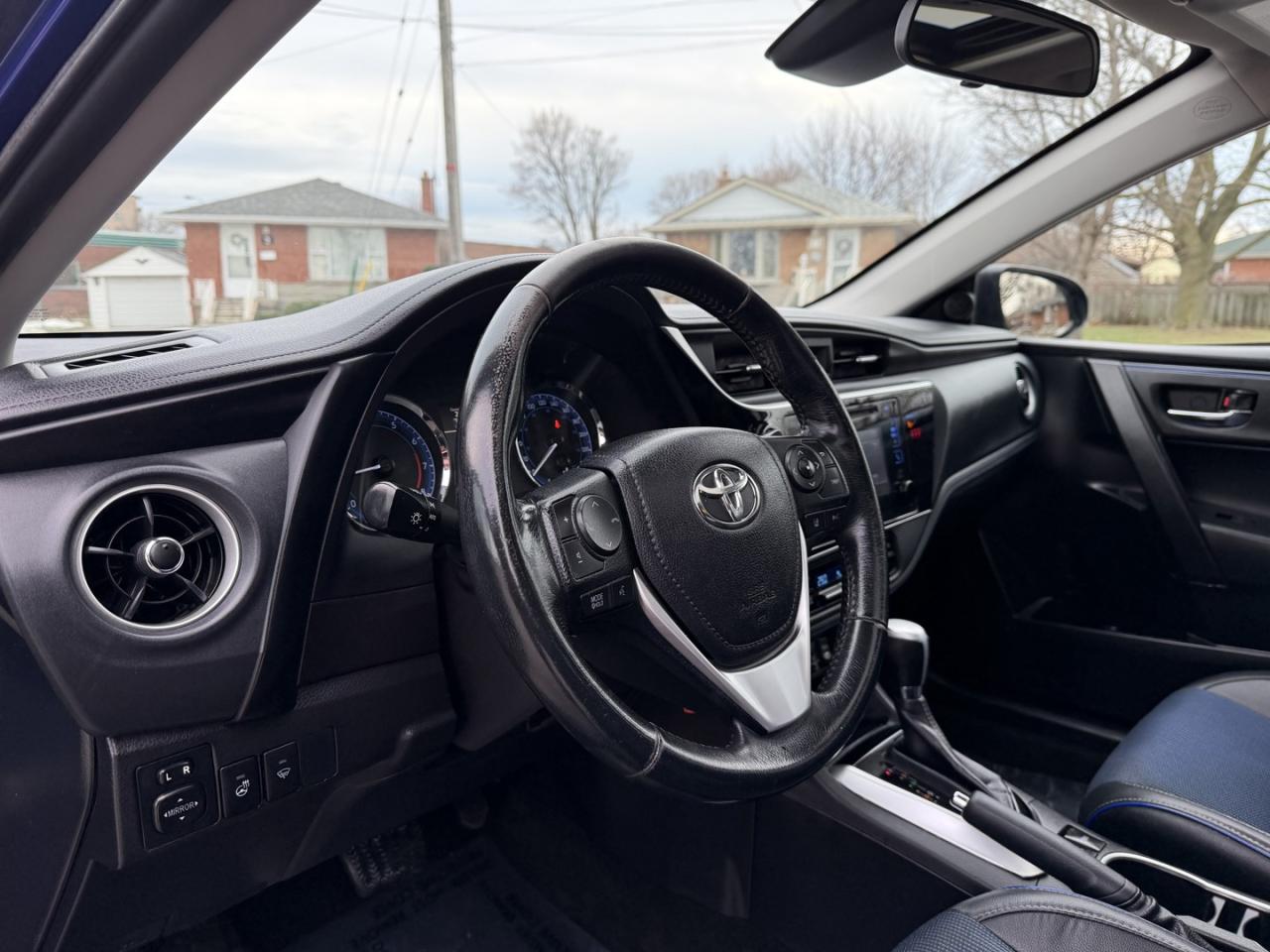 2019 Toyota Corolla SE CVT Photo