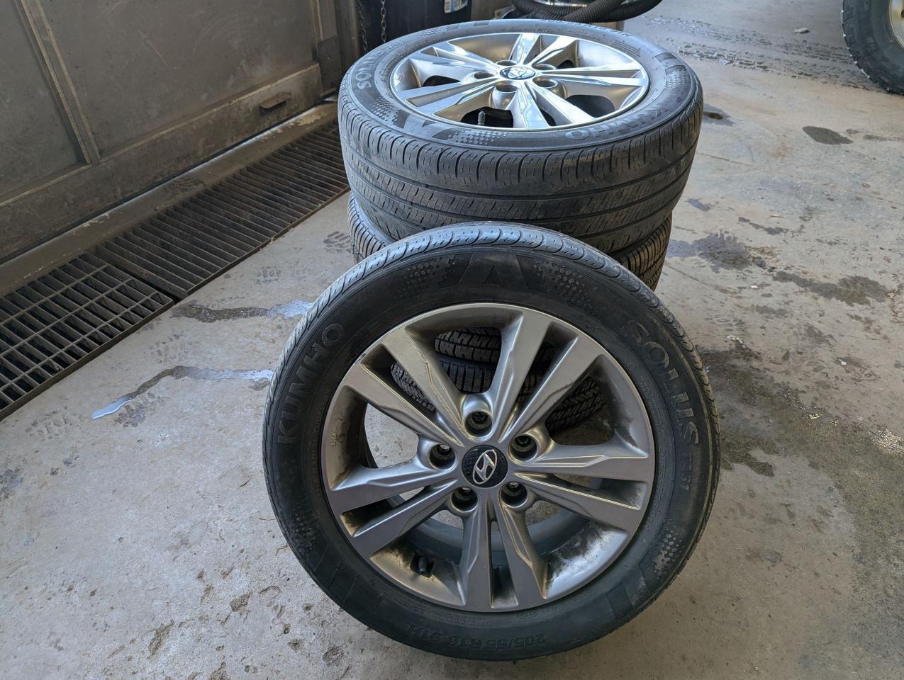 2018 Hyundai Elantra "Holy COW only 124K" certified + FREE 6M warranty Photo