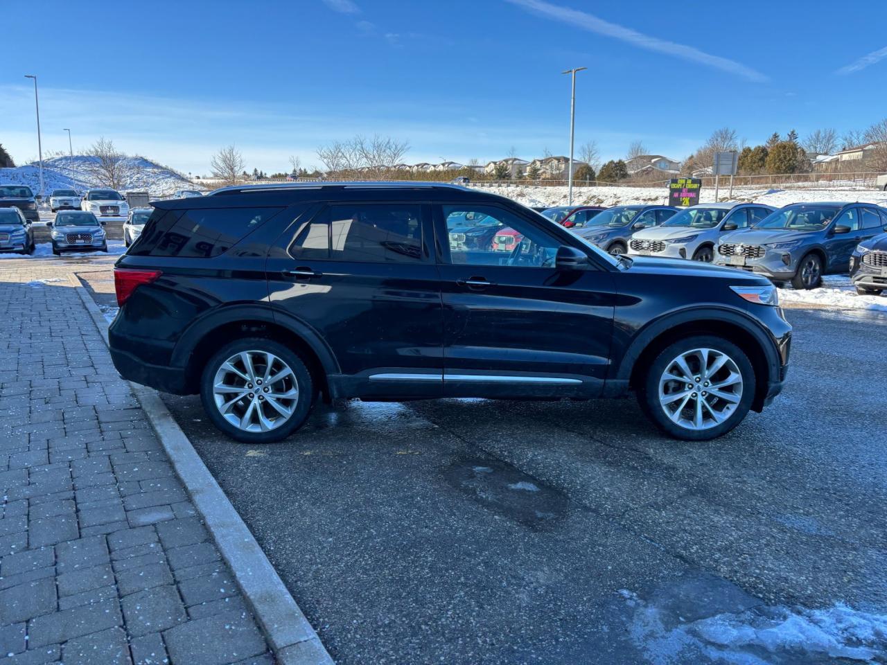 2022 Ford Explorer PLATINUM, LOCAL TRADE, 21" RIMS, REMOTE START! Photo
