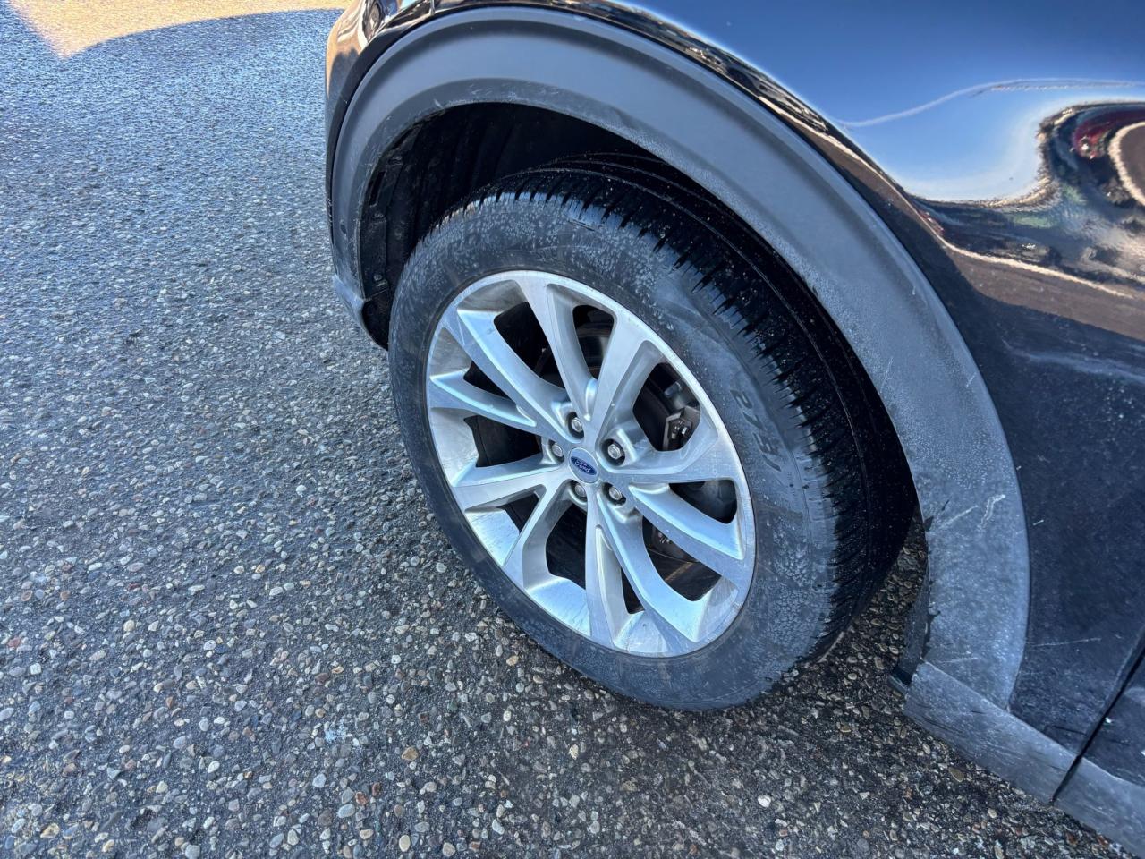 2022 Ford Explorer PLATINUM, LOCAL TRADE, 21" RIMS, REMOTE START! Photo