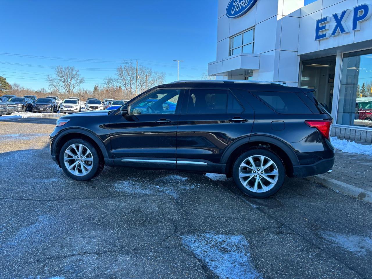 2022 Ford Explorer PLATINUM, LOCAL TRADE, 21" RIMS, REMOTE START! Photo