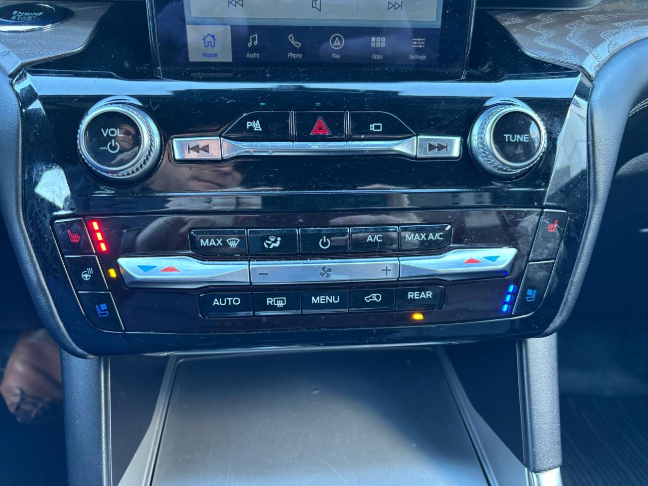 2022 Ford Explorer PLATINUM, LOCAL TRADE, 21" RIMS, REMOTE START! Photo