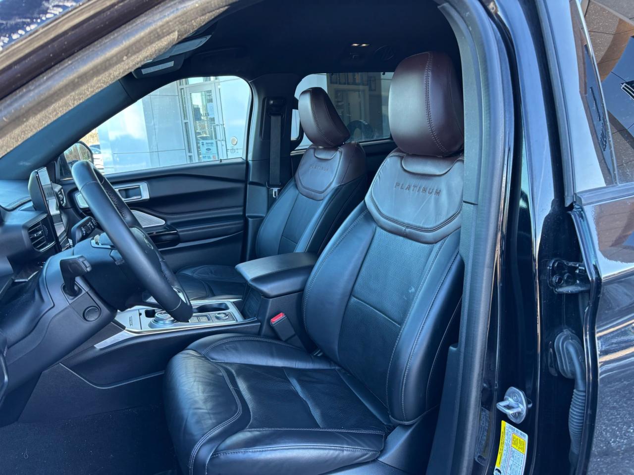 2022 Ford Explorer PLATINUM, LOCAL TRADE, 21" RIMS, REMOTE START! Photo