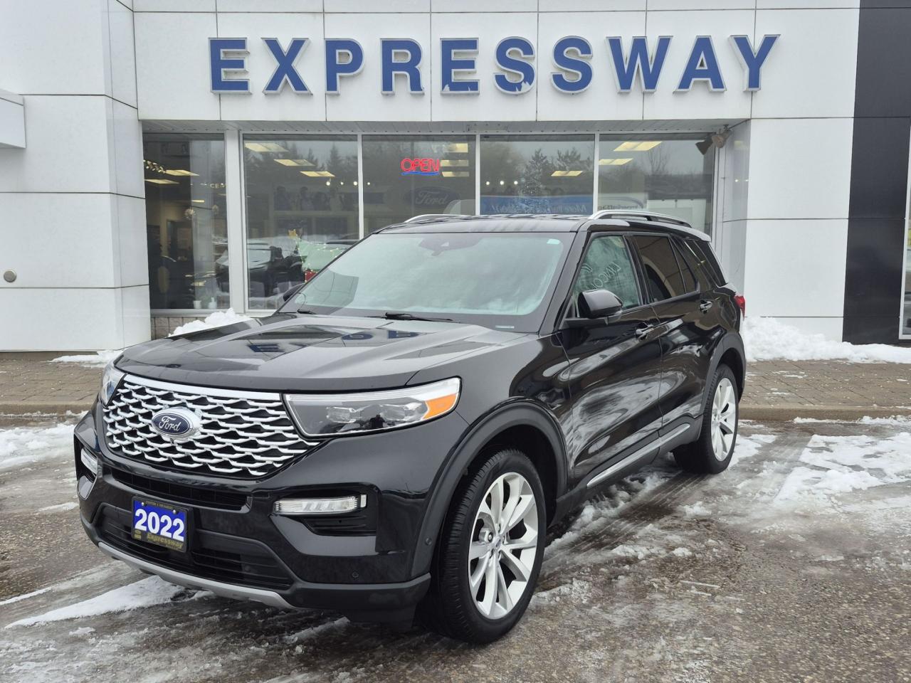 2022 Ford Explorer PLATINUM, LOCAL TRADE, 21" RIMS, REMOTE START! Photo0