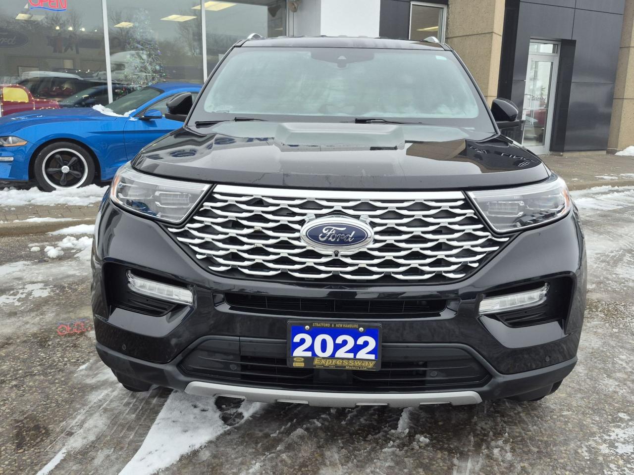 2022 Ford Explorer PLATINUM, LOCAL TRADE, 21" RIMS, REMOTE START! Photo