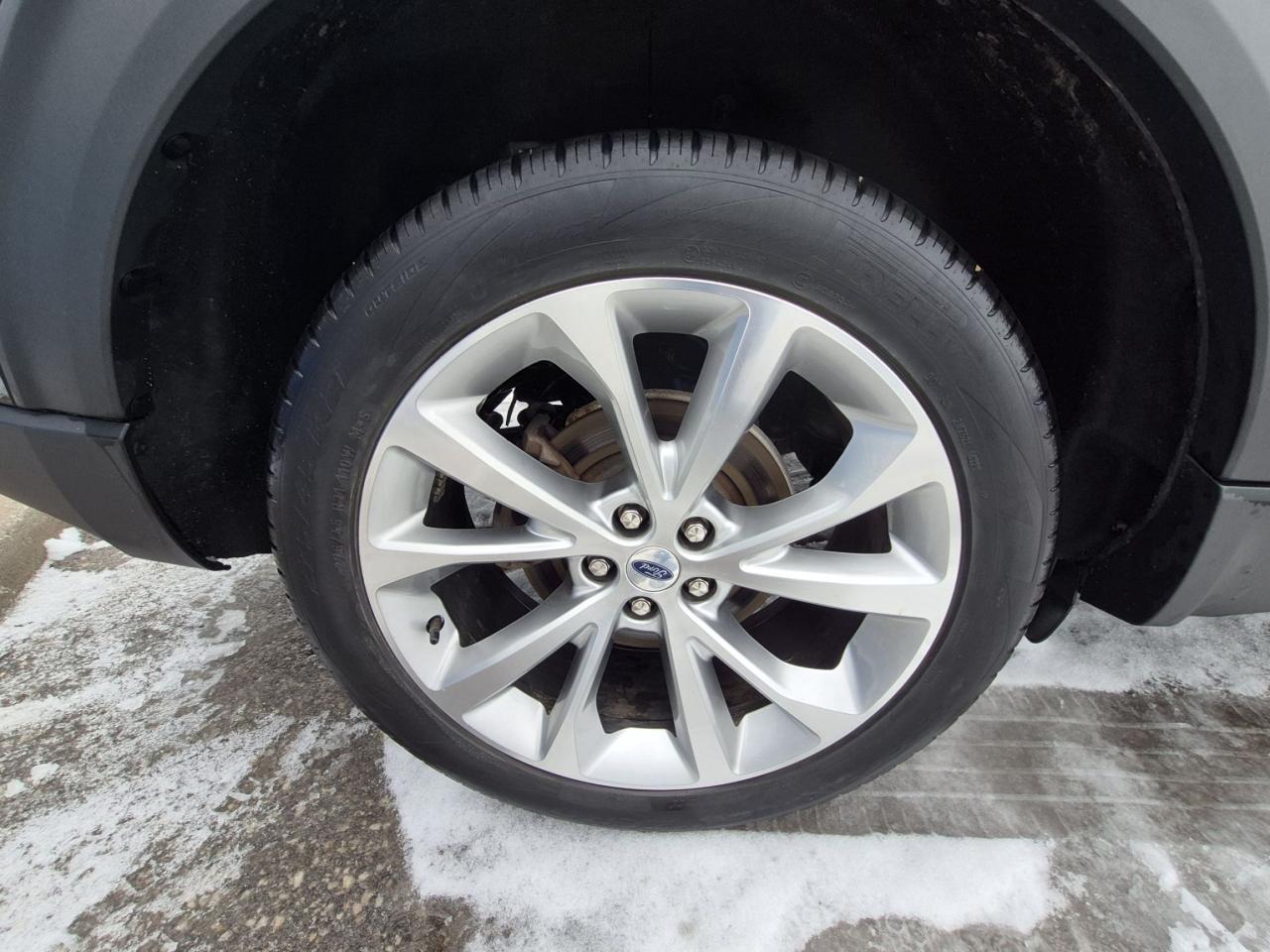 2022 Ford Explorer PLATINUM, LOCAL TRADE, 21" RIMS, REMOTE START! Photo