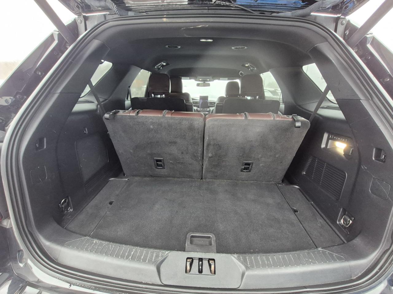 2022 Ford Explorer PLATINUM, LOCAL TRADE, 21" RIMS, REMOTE START! Photo