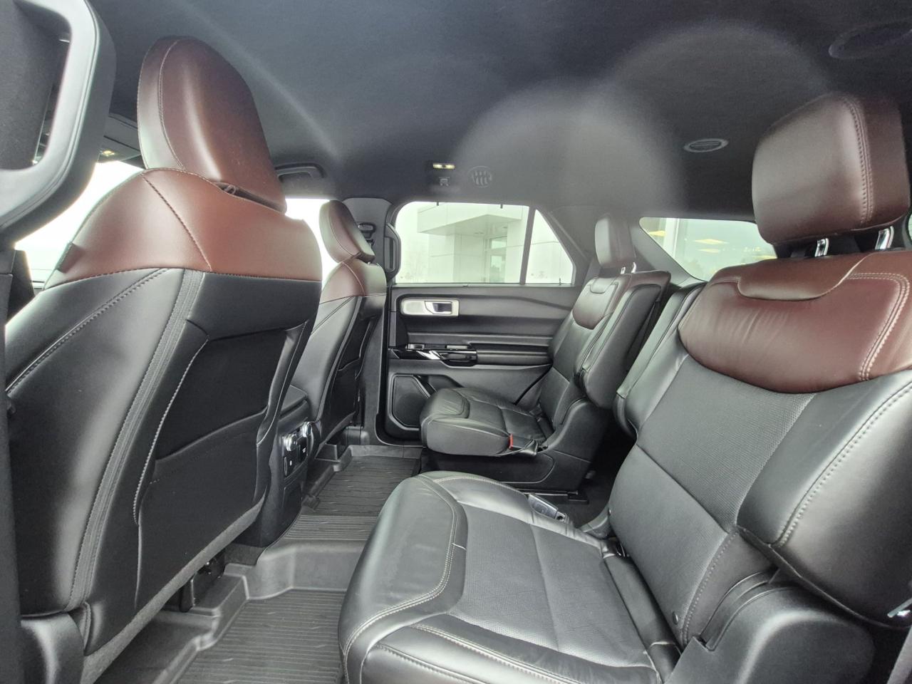 2022 Ford Explorer PLATINUM, LOCAL TRADE, 21" RIMS, REMOTE START! Photo