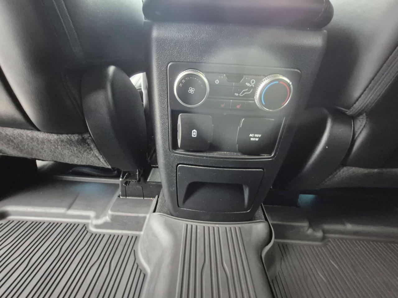 2022 Ford Explorer PLATINUM, LOCAL TRADE, 21" RIMS, REMOTE START! Photo