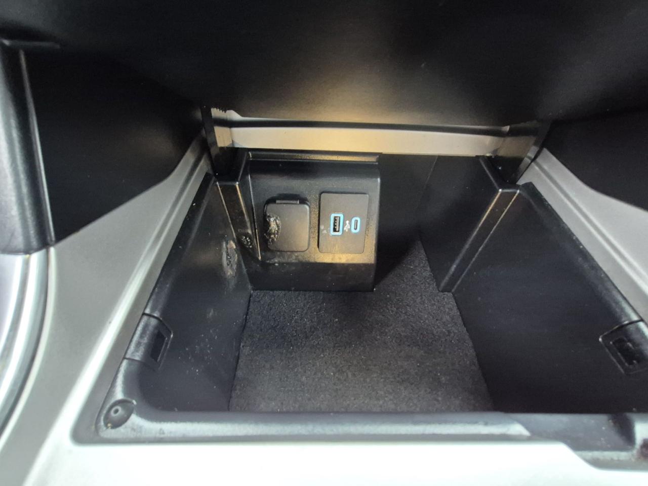 2022 Ford Explorer PLATINUM, LOCAL TRADE, 21" RIMS, REMOTE START! Photo