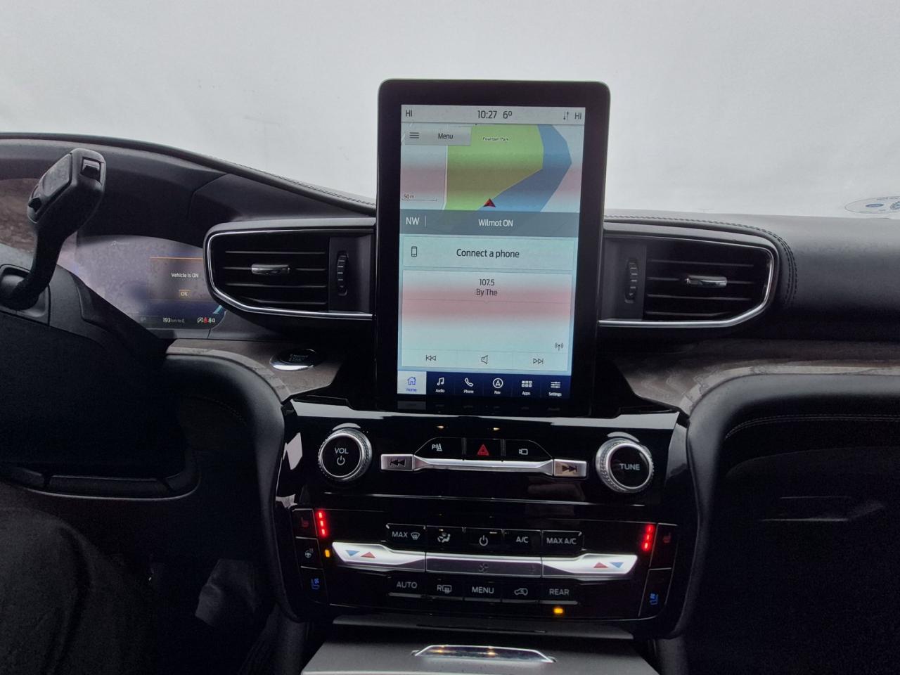 2022 Ford Explorer PLATINUM, LOCAL TRADE, 21" RIMS, REMOTE START! Photo