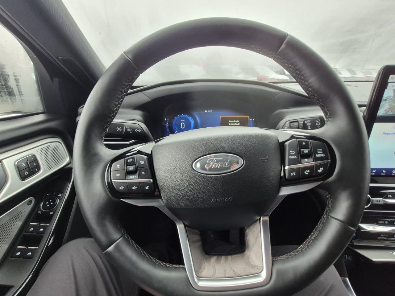 2022 Ford Explorer PLATINUM, LOCAL TRADE, 21" RIMS, REMOTE START! Photo