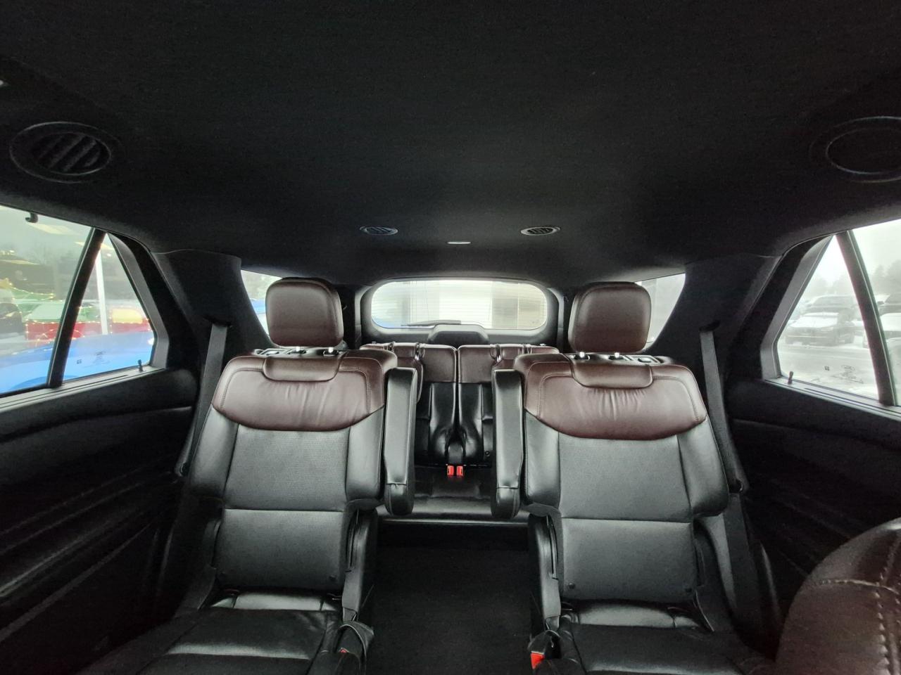 2022 Ford Explorer PLATINUM, LOCAL TRADE, 21" RIMS, REMOTE START! Photo