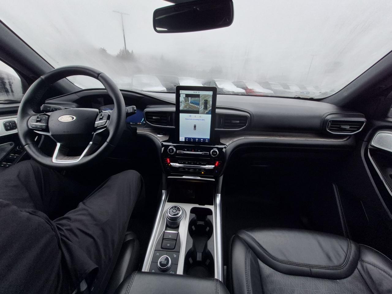 2022 Ford Explorer PLATINUM, LOCAL TRADE, 21" RIMS, REMOTE START! Photo