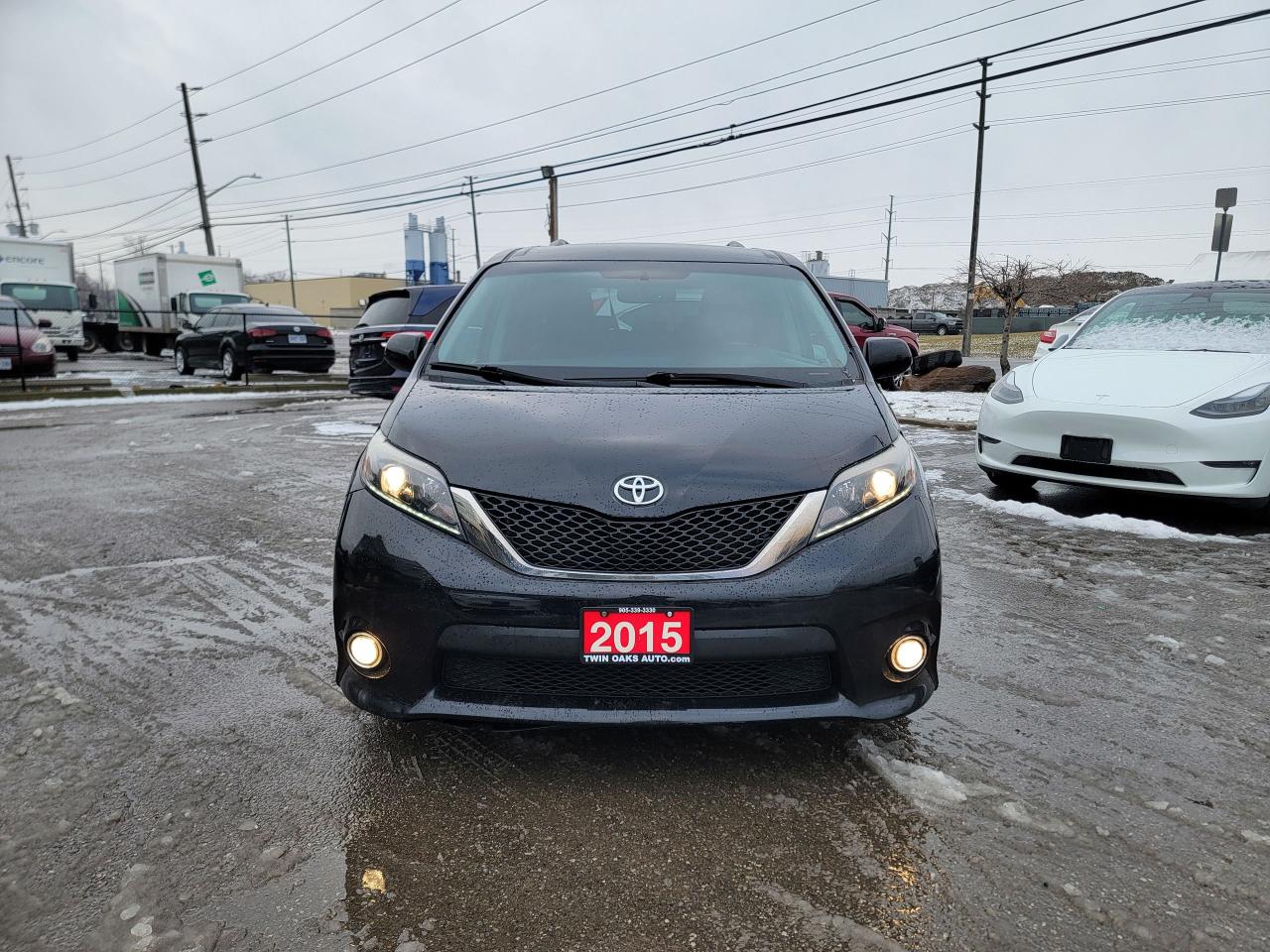 2015 Toyota Sienna SE Photo