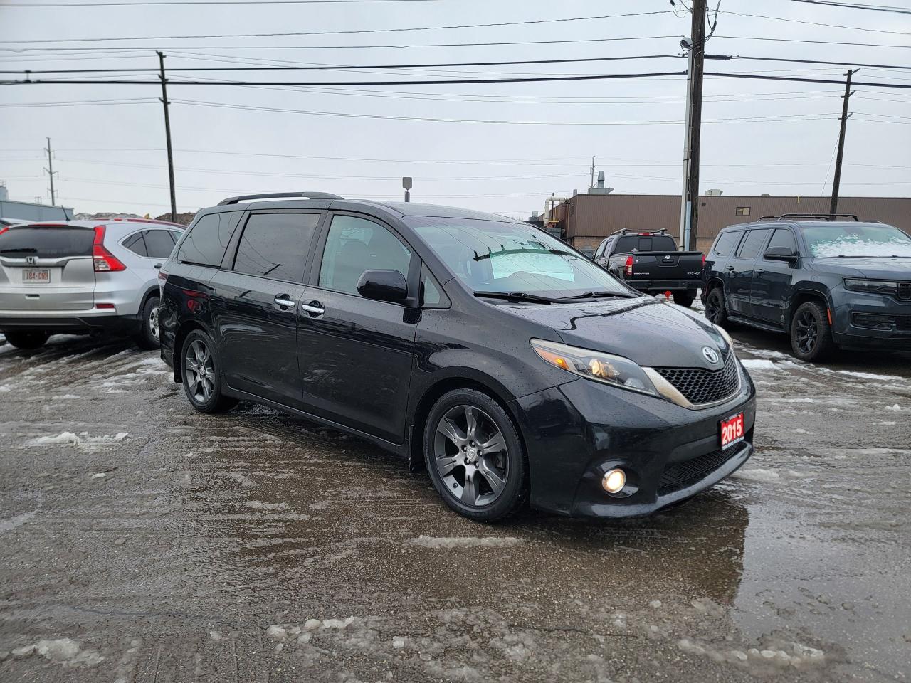 2015 Toyota Sienna SE Photo