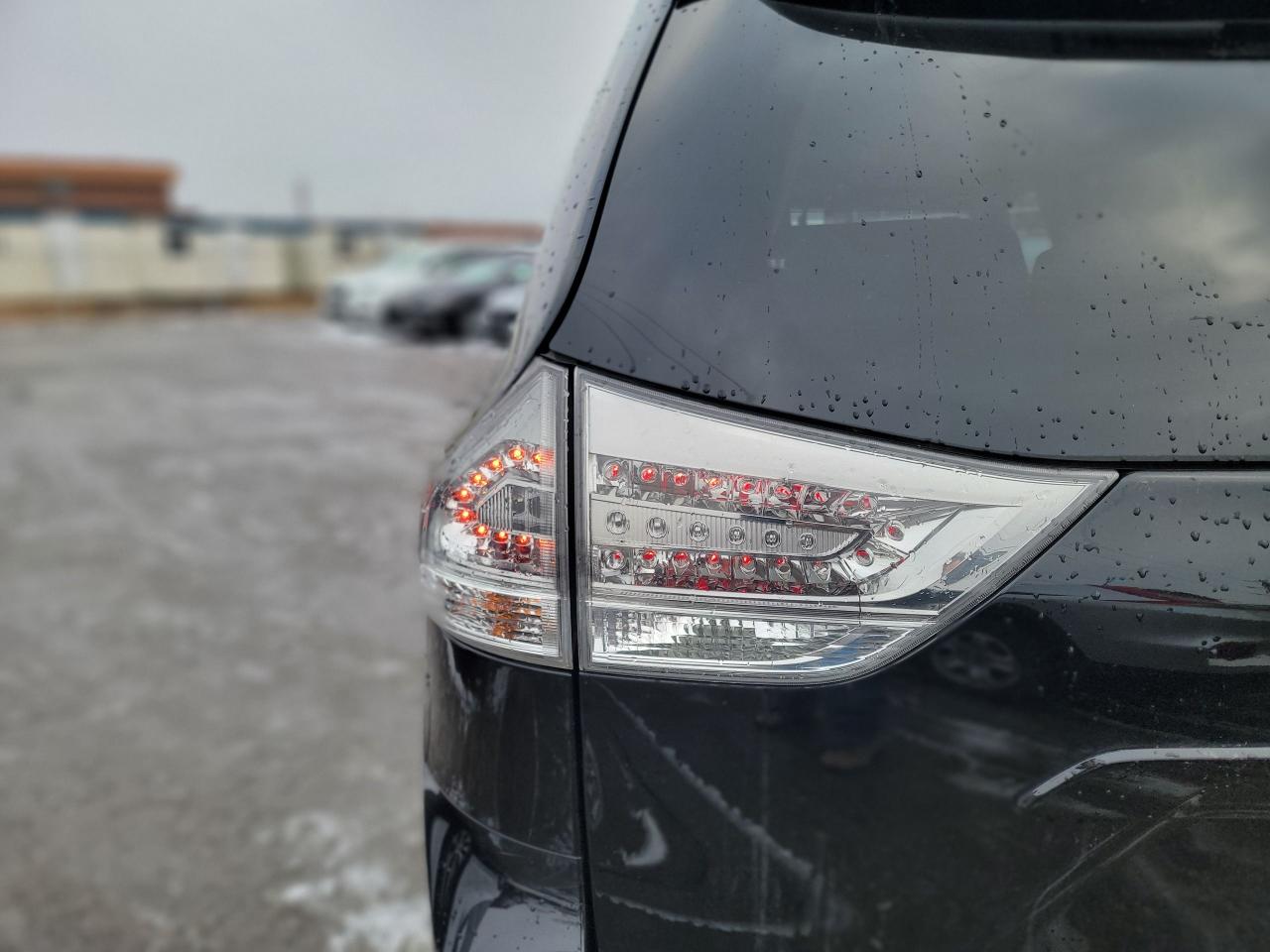2015 Toyota Sienna SE Photo