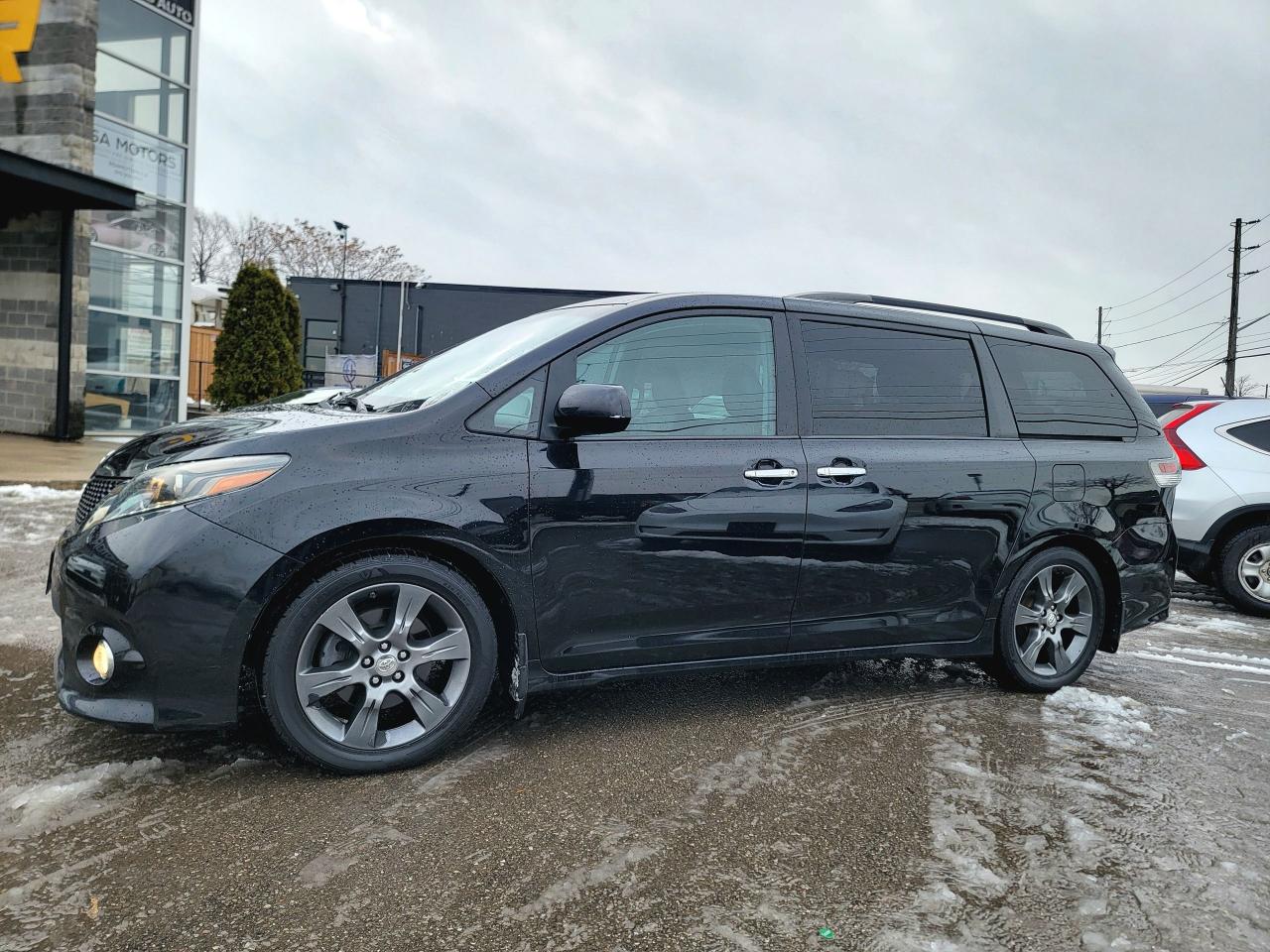 2015 Toyota Sienna SE Photo
