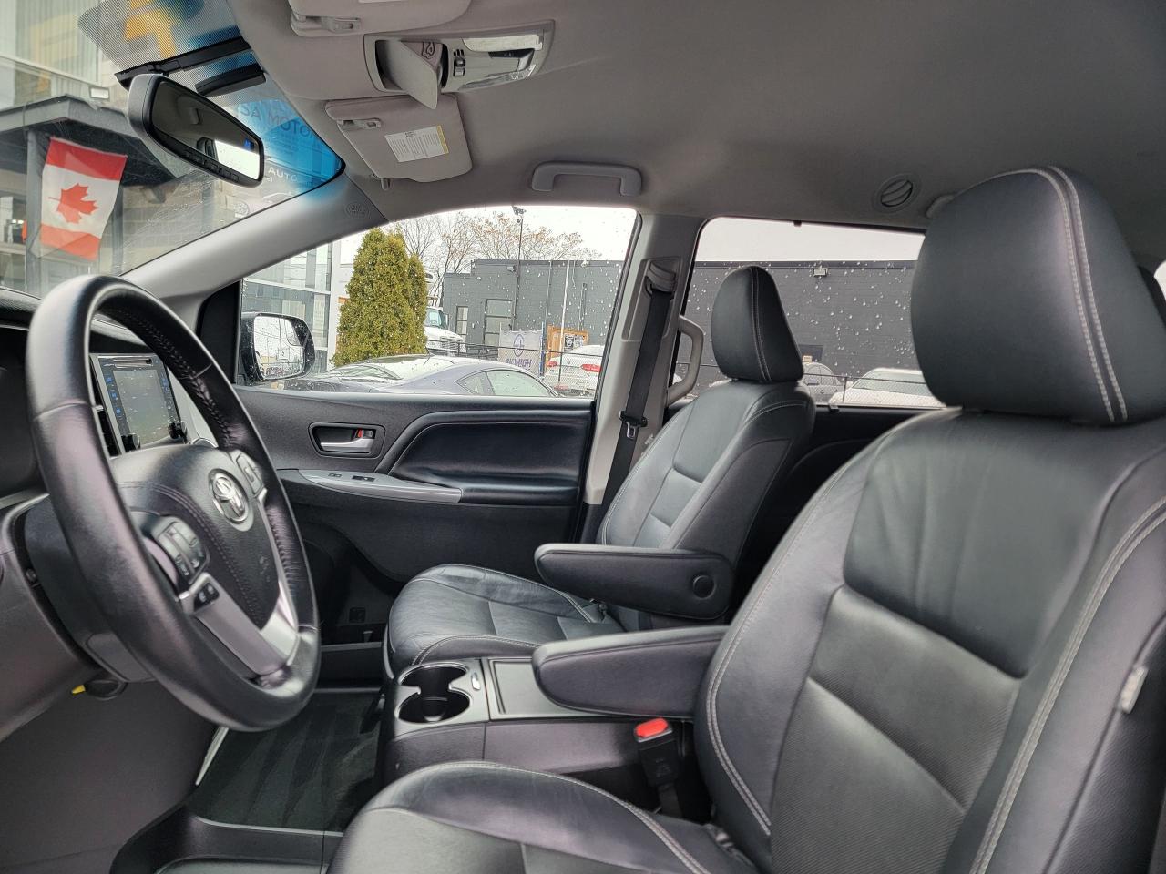 2015 Toyota Sienna SE Photo