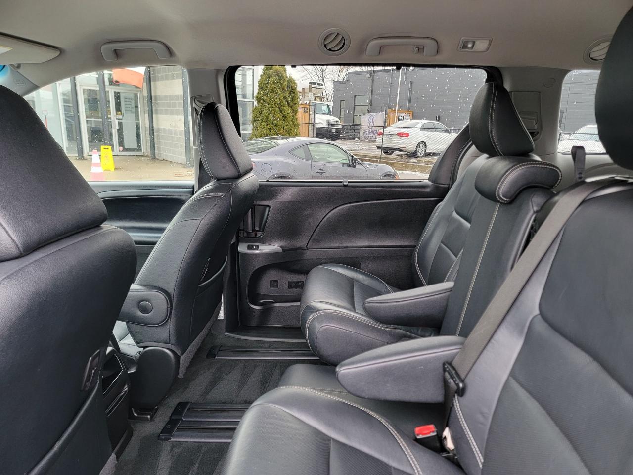 2015 Toyota Sienna SE Photo