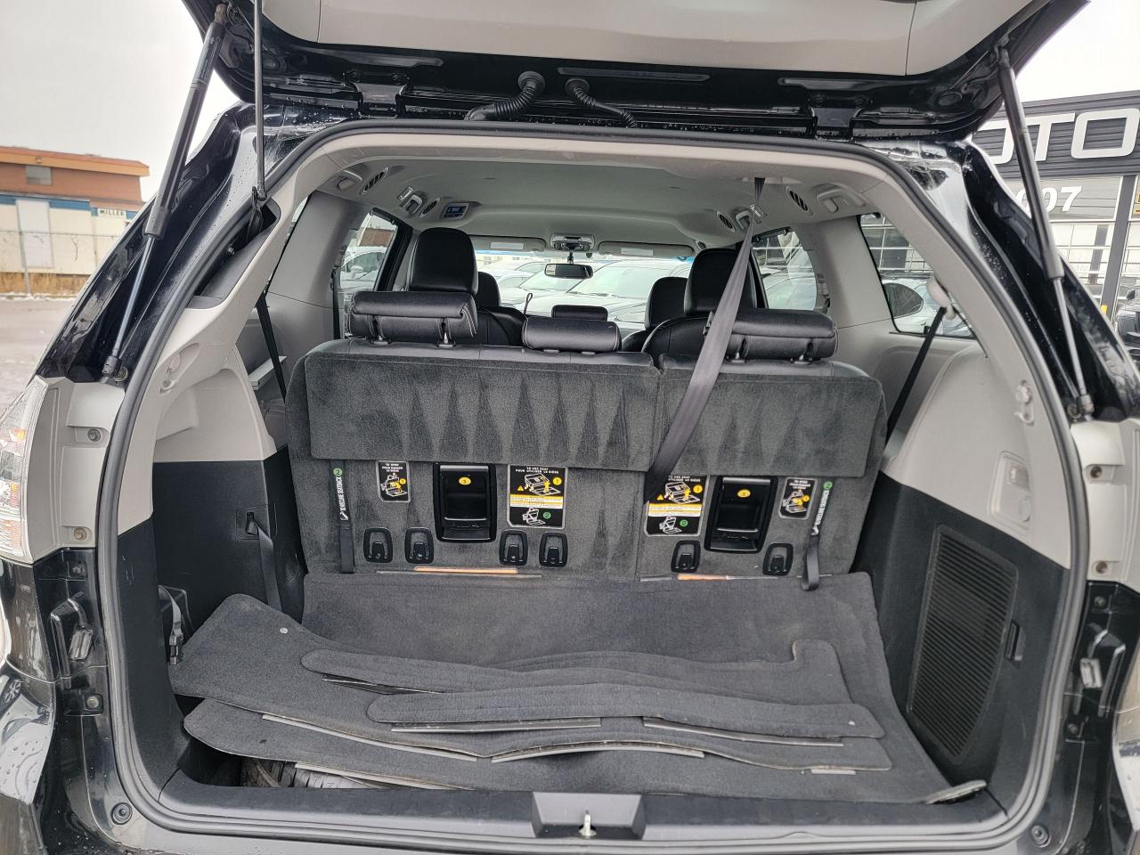 2015 Toyota Sienna SE Photo