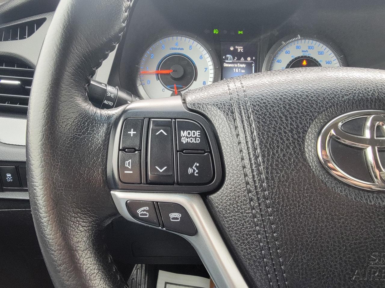 2015 Toyota Sienna SE Photo