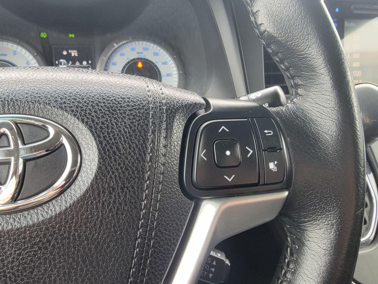 2015 Toyota Sienna SE Photo