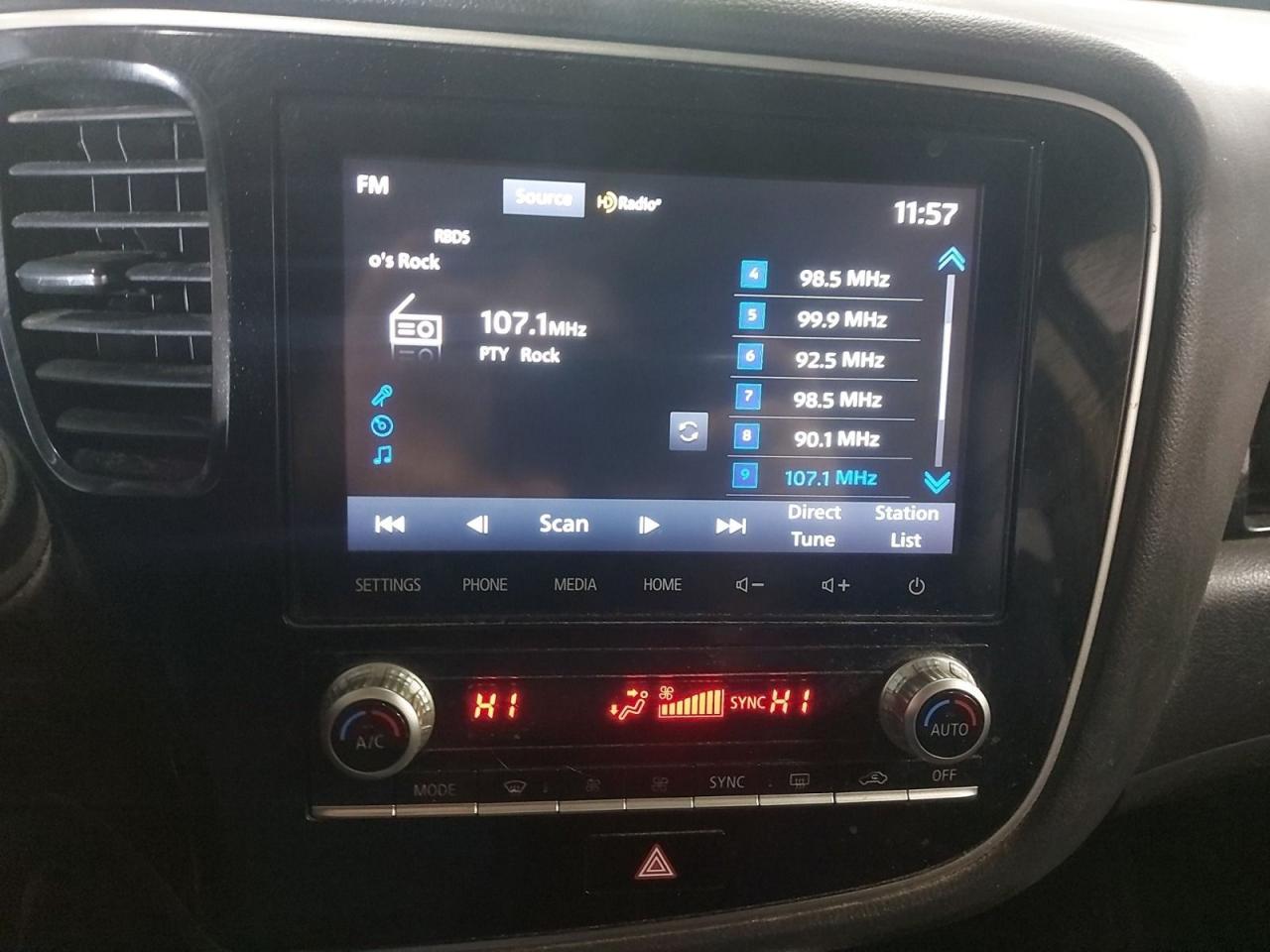 2020 Mitsubishi Outlander ES Photo