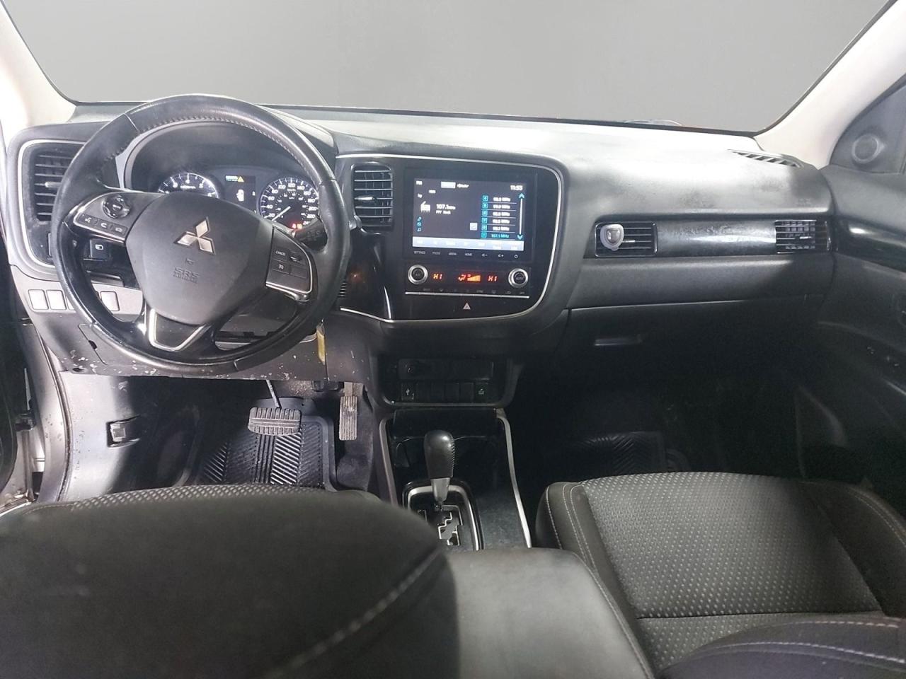 2020 Mitsubishi Outlander ES Photo