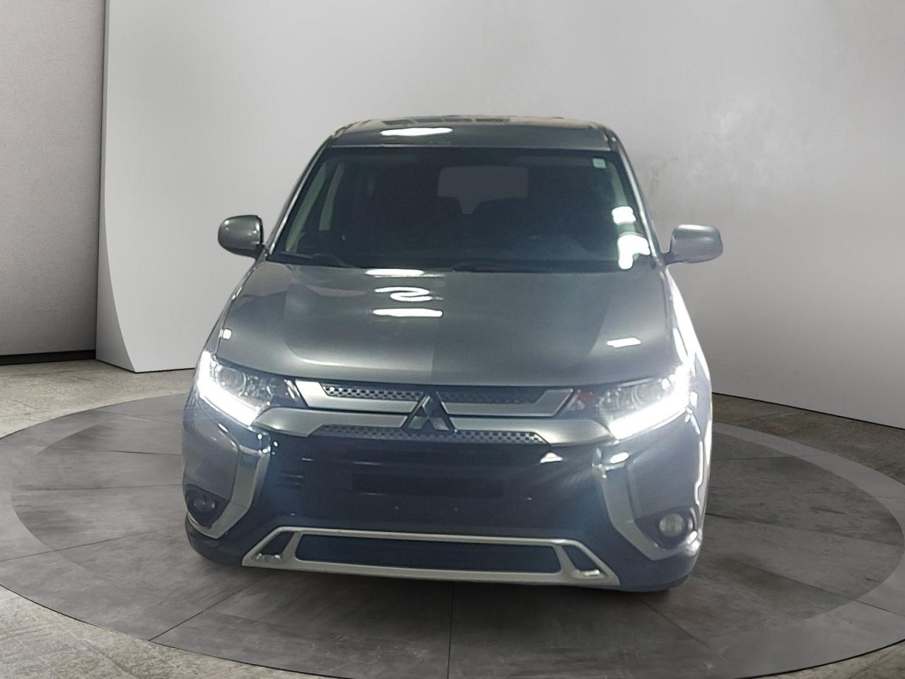 2020 Mitsubishi Outlander ES Photo2