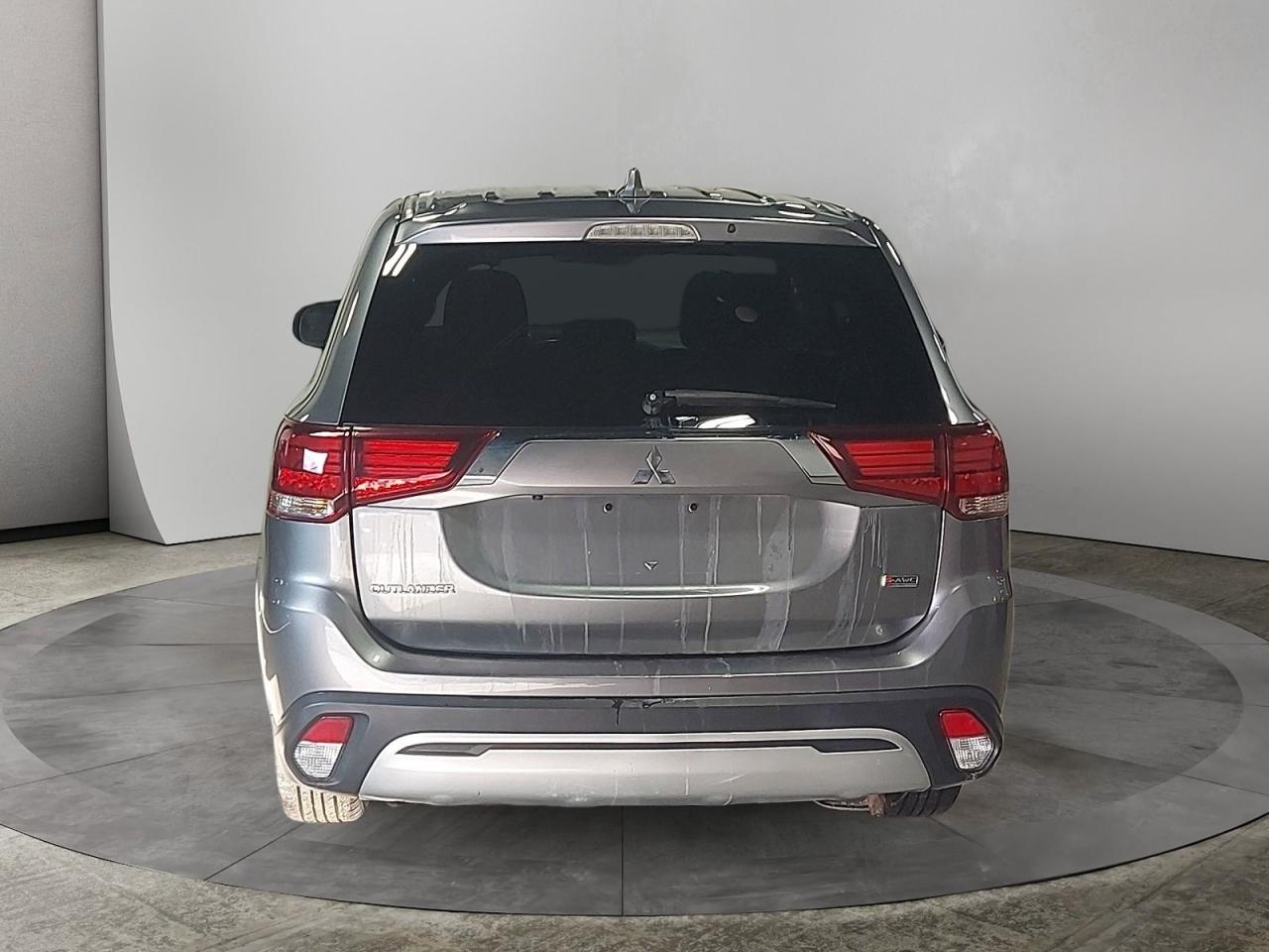 2020 Mitsubishi Outlander ES Photo