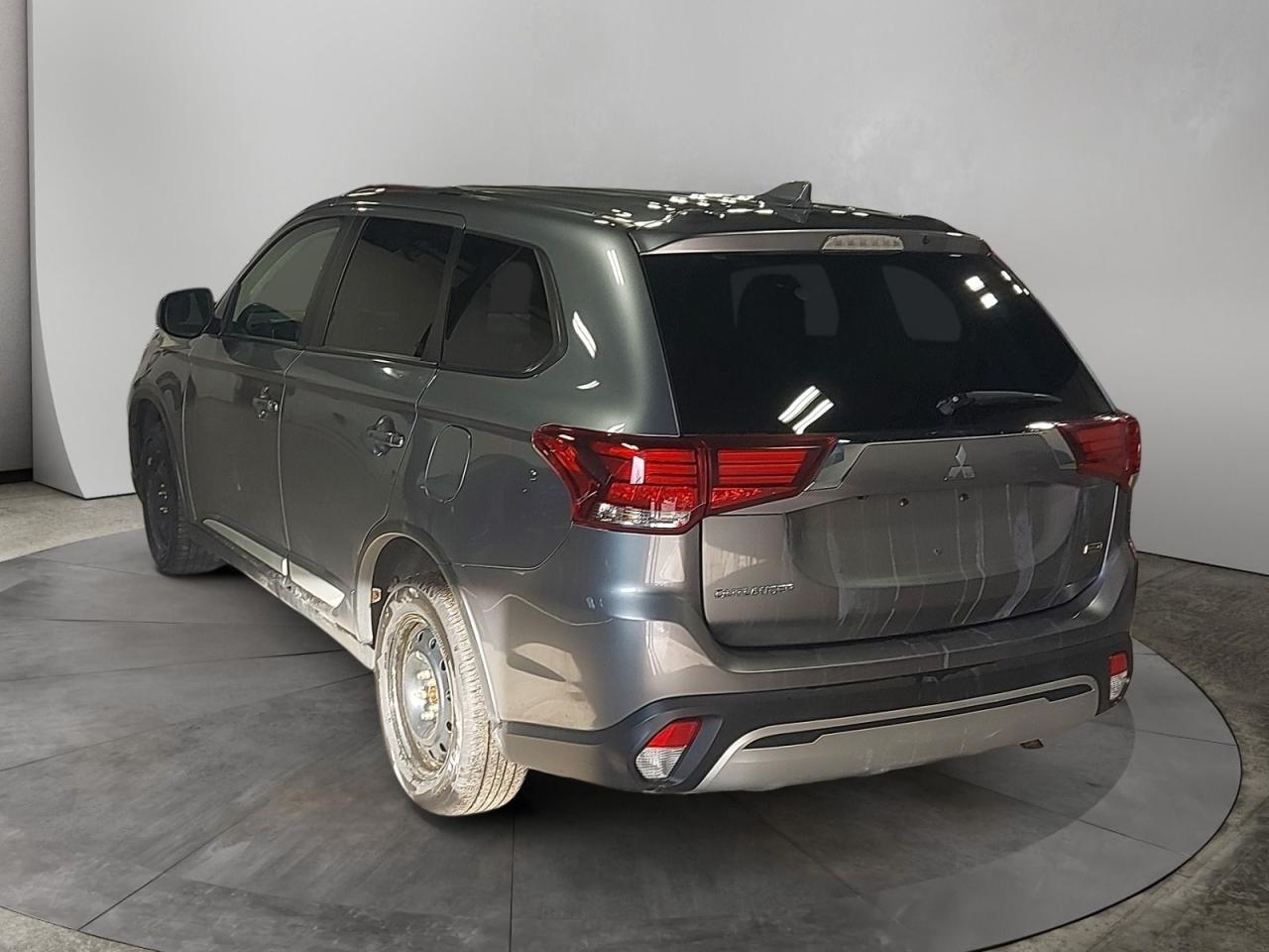 2020 Mitsubishi Outlander ES Photo