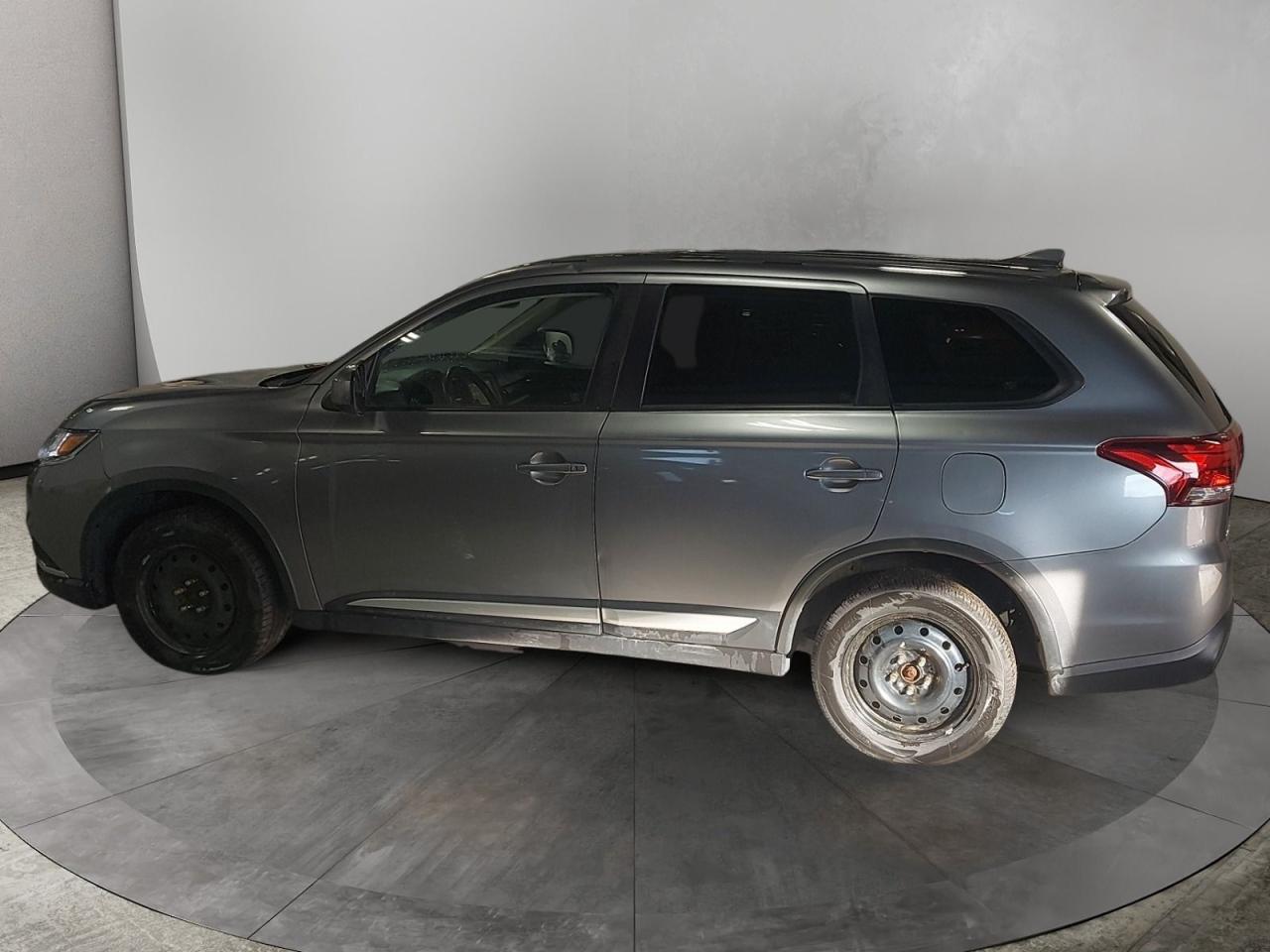 2020 Mitsubishi Outlander ES Photo