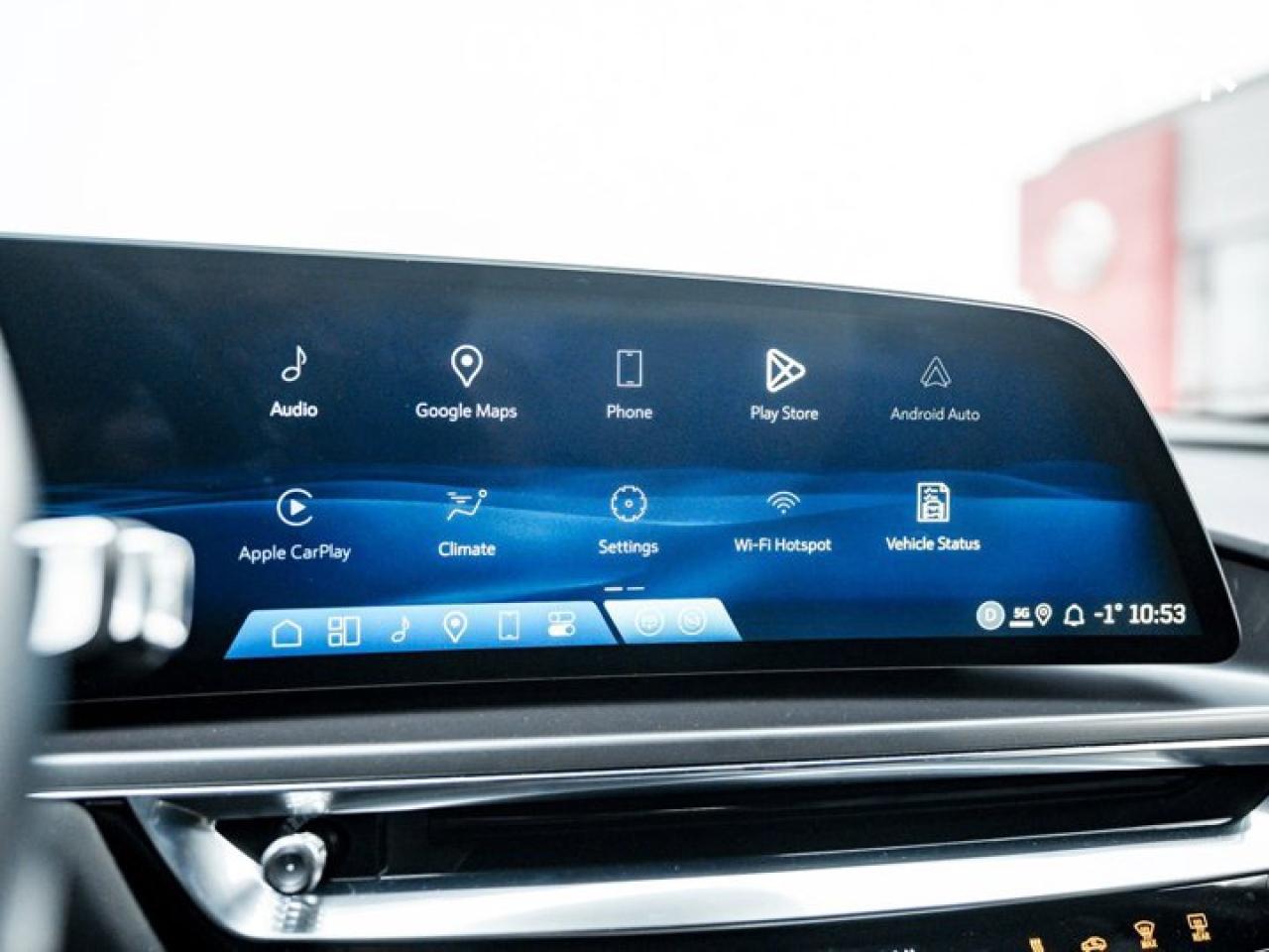 2024 Cadillac LYRIQ Tech Panoroof Heated Seats Navi Apple CarPlay Android Auto Photo