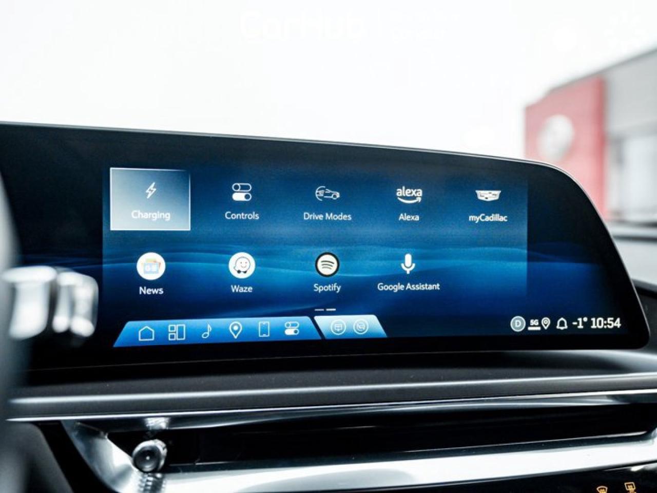 2024 Cadillac LYRIQ Tech Panoroof Heated Seats Navi Apple CarPlay Android Auto Photo