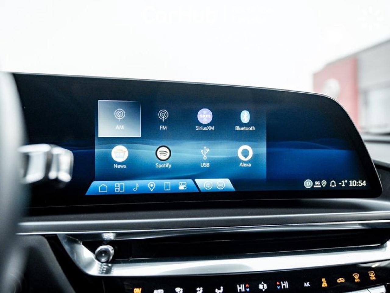 2024 Cadillac LYRIQ Tech Panoroof Heated Seats Navi Apple CarPlay Android Auto Photo