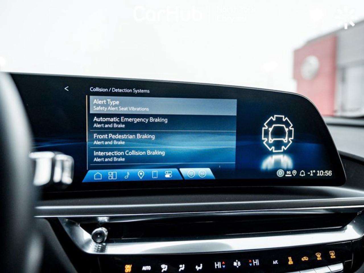 2024 Cadillac LYRIQ Tech Panoroof Heated Seats Navi Apple CarPlay Android Auto Photo